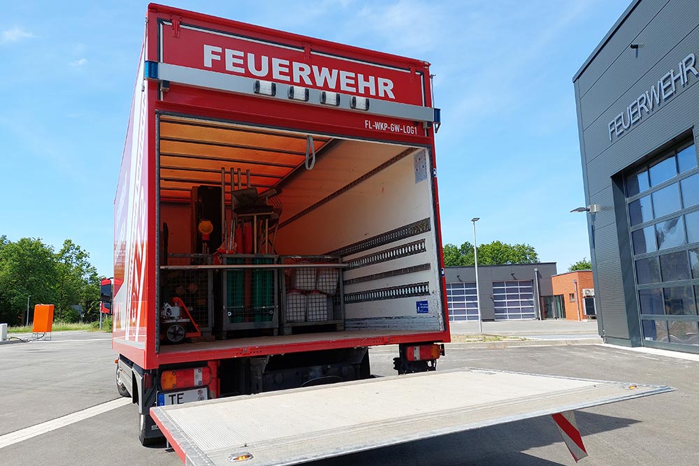 Rückseite des Gerätewagen Logistik (GW-L) der Feuerwehr Westerkappeln