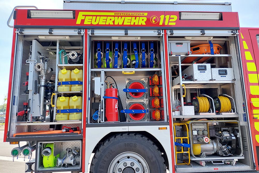 rechte Seite des Löschgruppenfahrzeug 10 (LF 10) der Feuerwehr Westerkappeln, LZ Westerkappeln