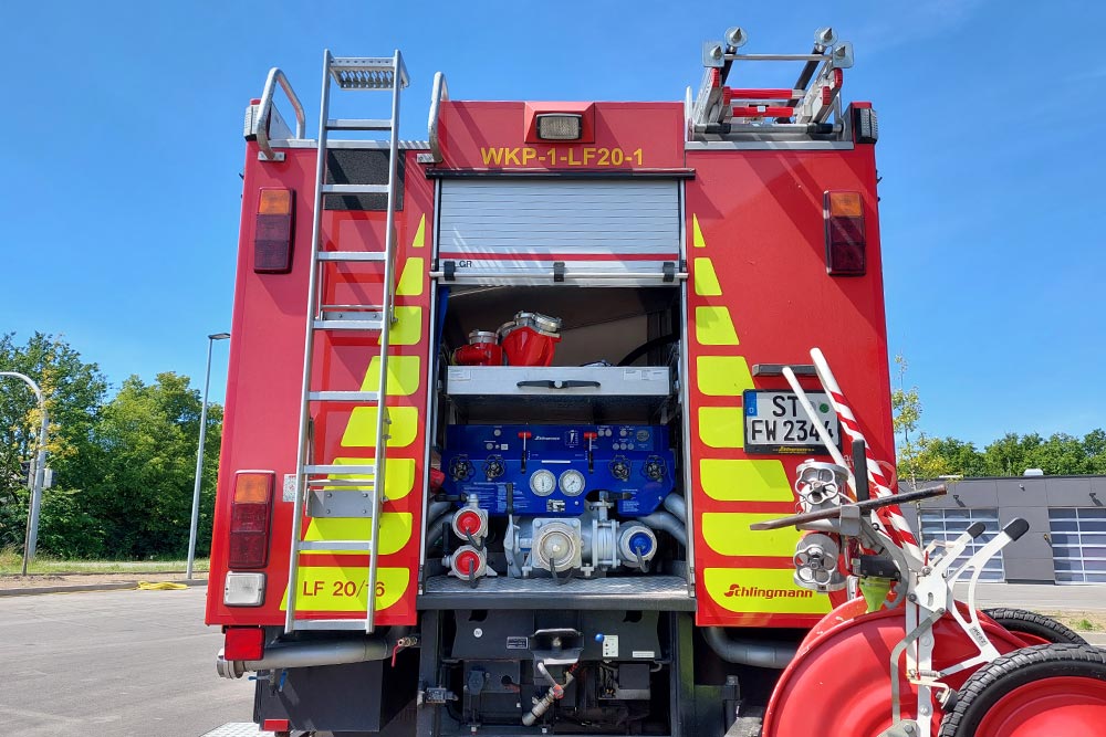 Rückseite des Löschgruppenfahrzeug 20 (LF 20) der Feuerwehr Westerkappeln, LZ Wkp, ehem. LF 20/16